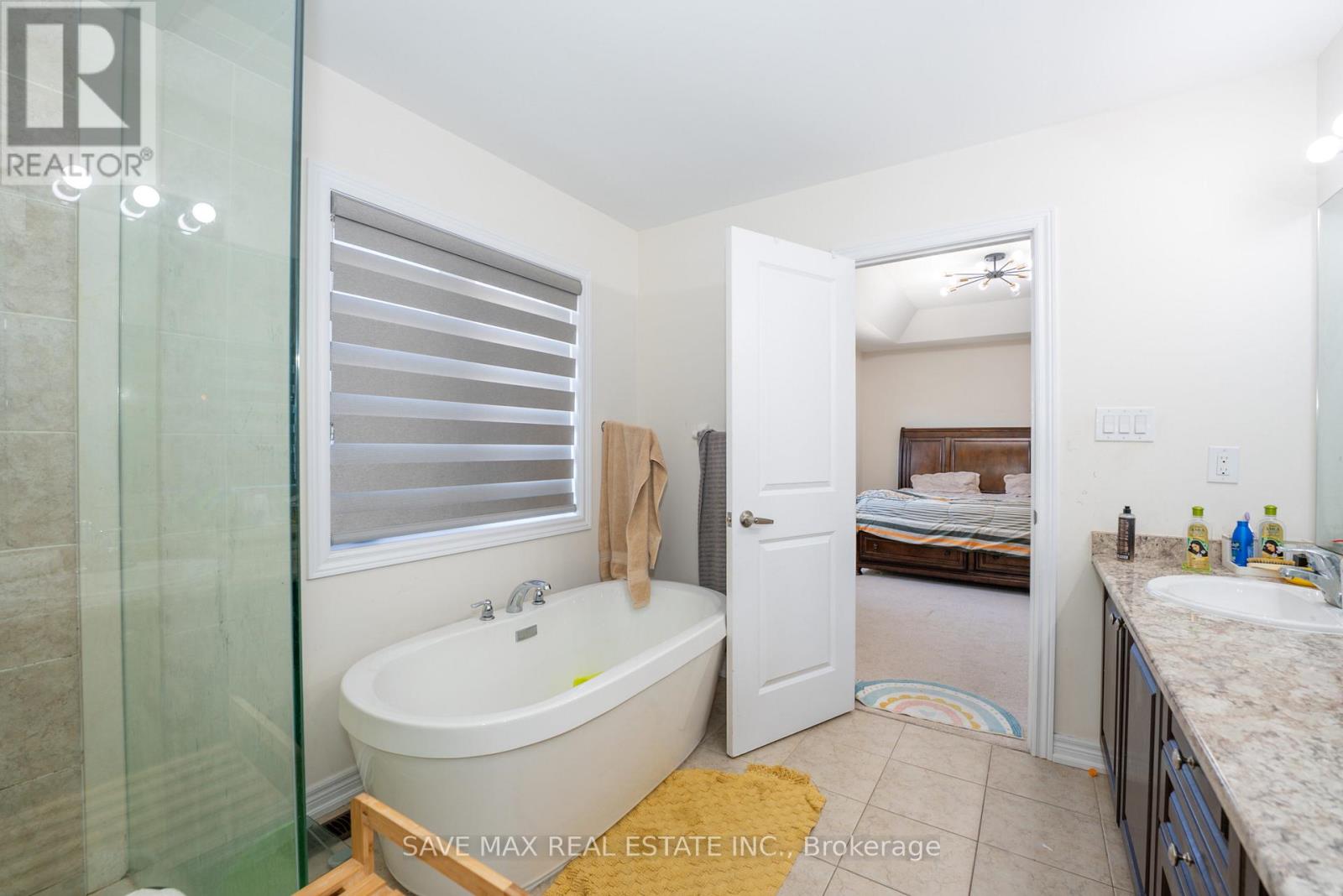 66 Geranium Crescent, Brampton, Ontario  L6Y 1N8 - Photo 18 - W12421137