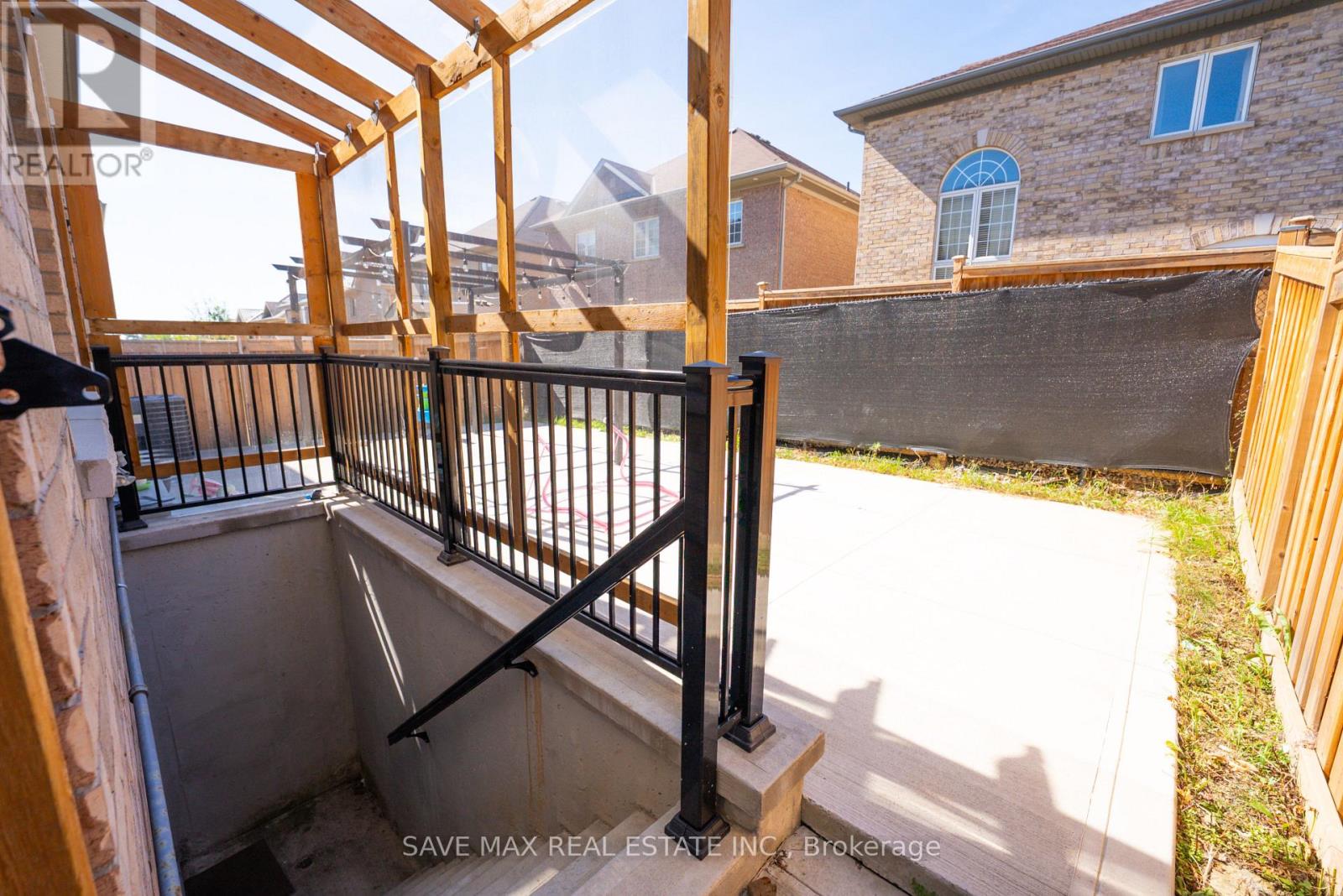66 Geranium Crescent, Brampton, Ontario  L6Y 1N8 - Photo 25 - W12421137