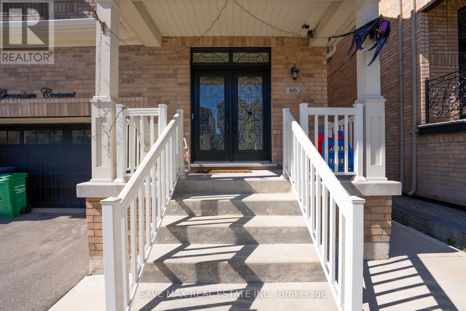 66 Geranium Crescent, Brampton, Ontario  L6Y 1N8 - Photo 4 - W12421137