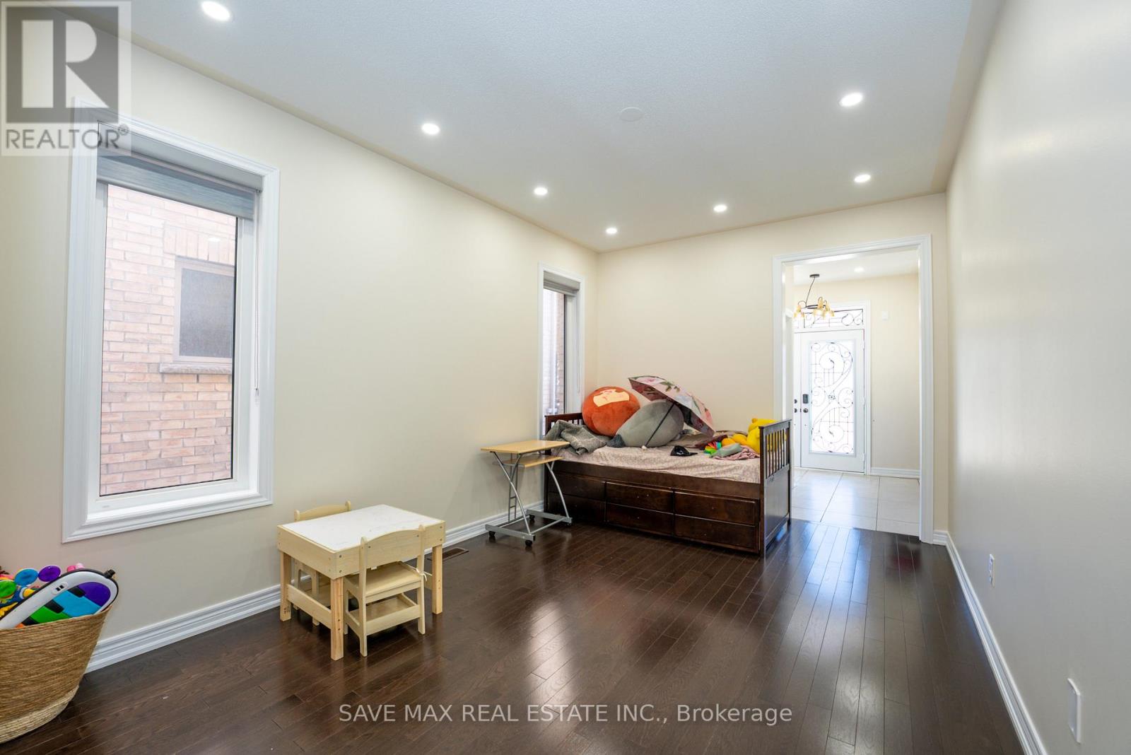 66 Geranium Crescent, Brampton, Ontario  L6Y 1N8 - Photo 6 - W12421137