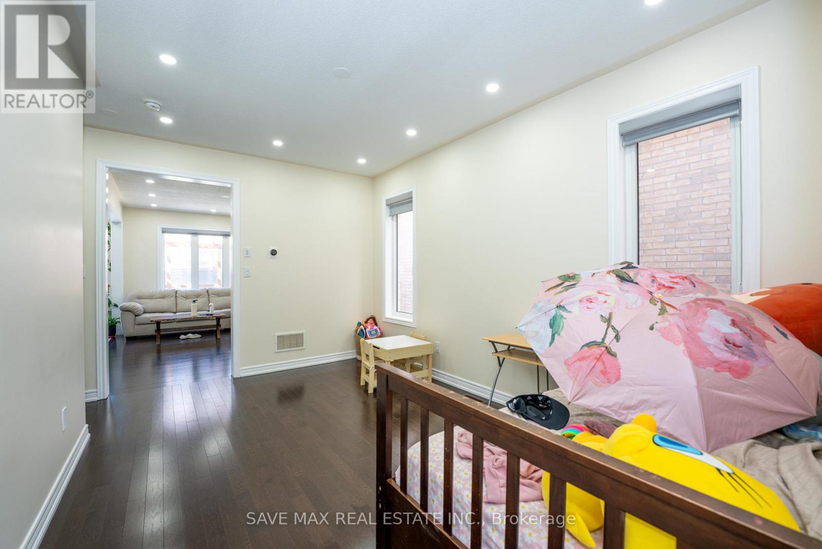 66 Geranium Crescent, Brampton, Ontario  L6Y 1N8 - Photo 7 - W12421137