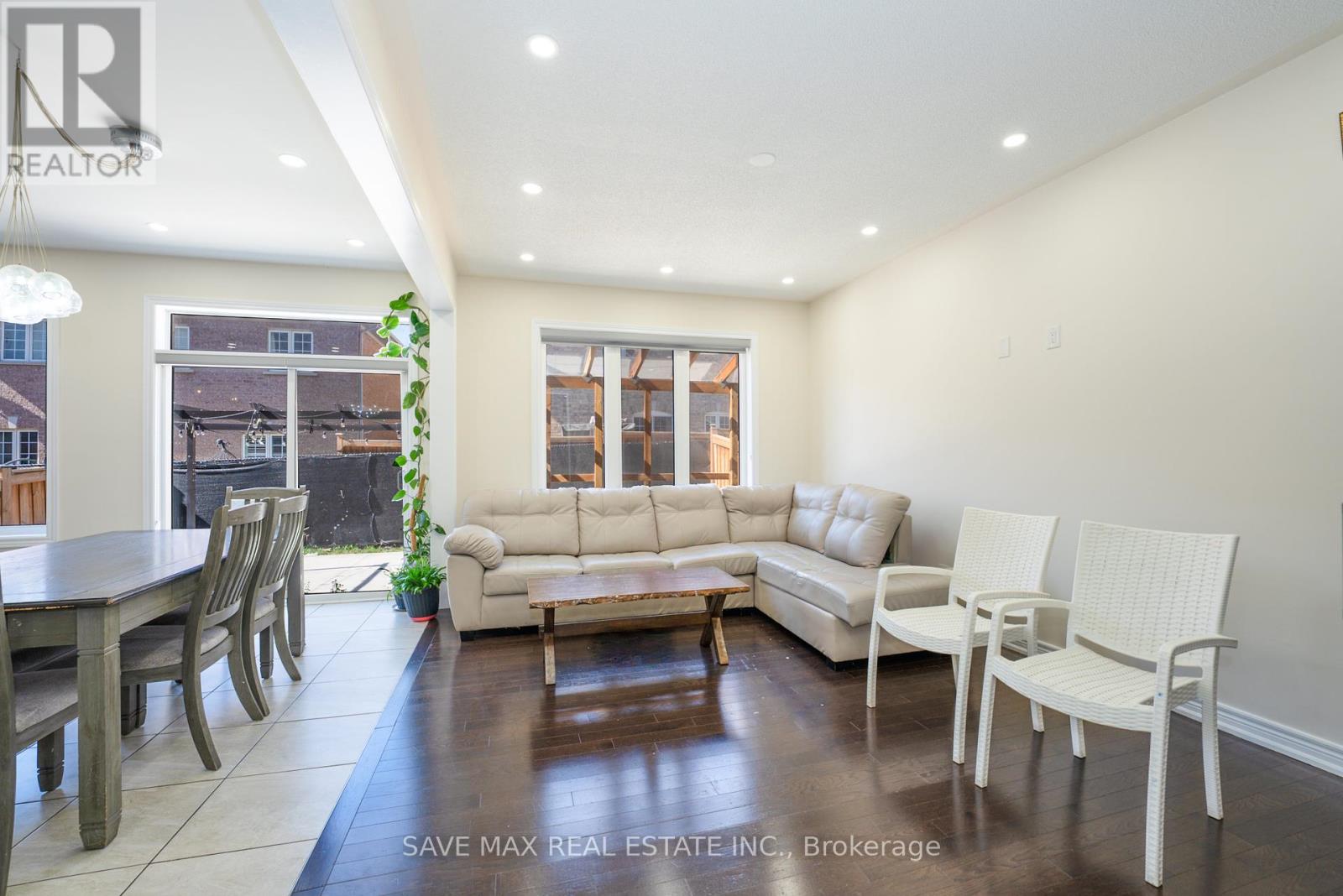66 Geranium Crescent, Brampton, Ontario  L6Y 1N8 - Photo 8 - W12421137