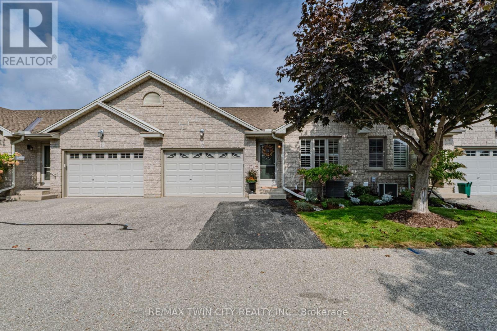 36 - 19 HANLON PLACE, Brant, Ontario