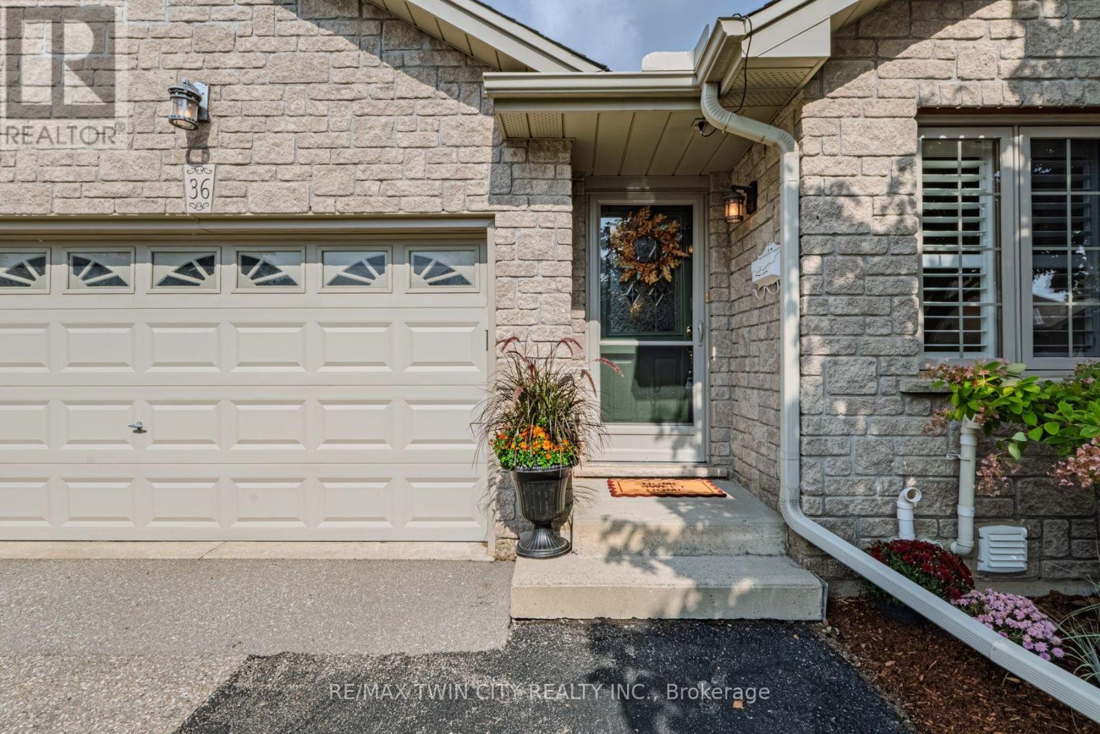 36 - 19 Hanlon Place, Brant, Ontario  N3L 4E8 - Photo 3 - X12421022