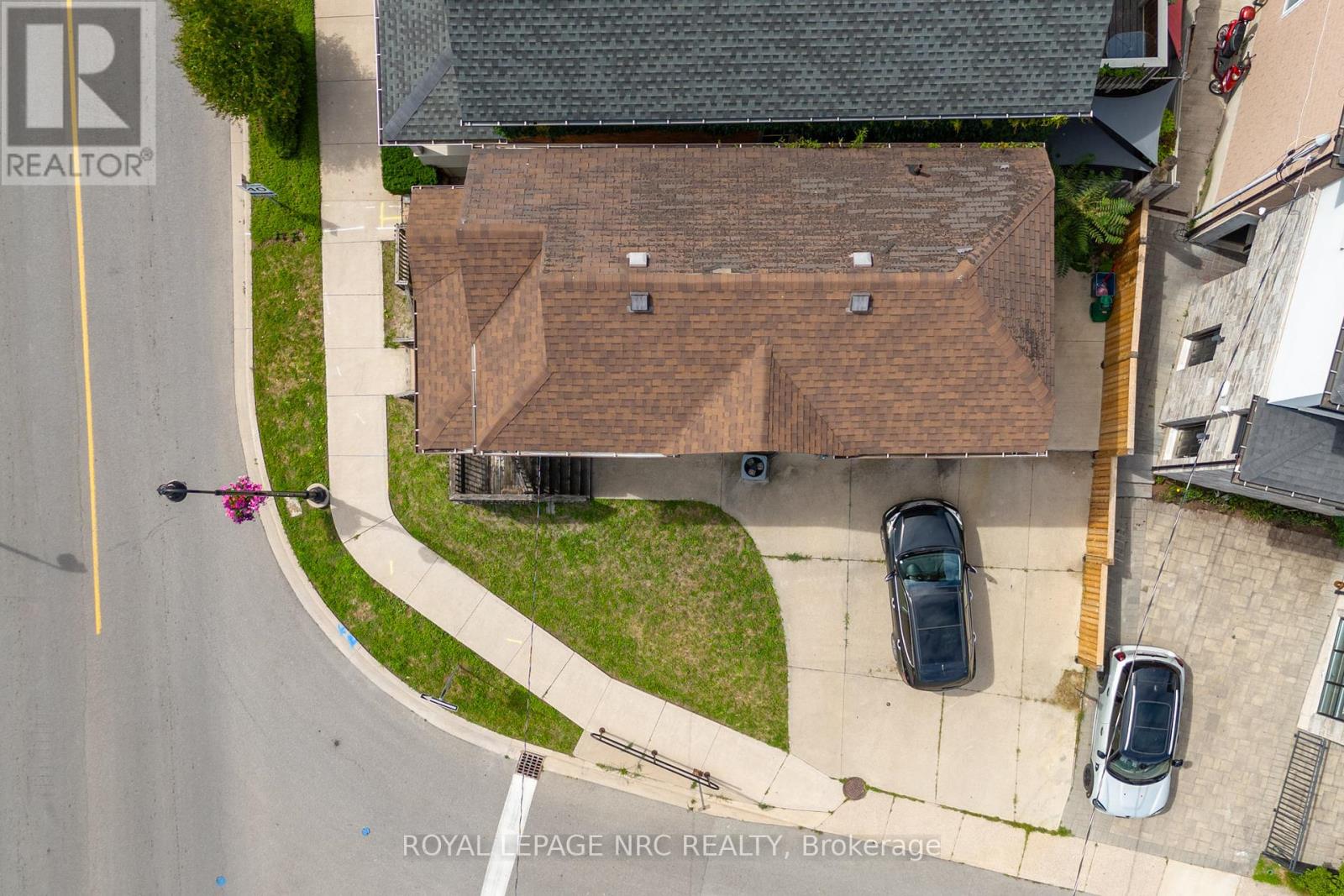 44 Carlisle Street, St. Catharines, Ontario  L2R 4H4 - Photo 12 - X12421060