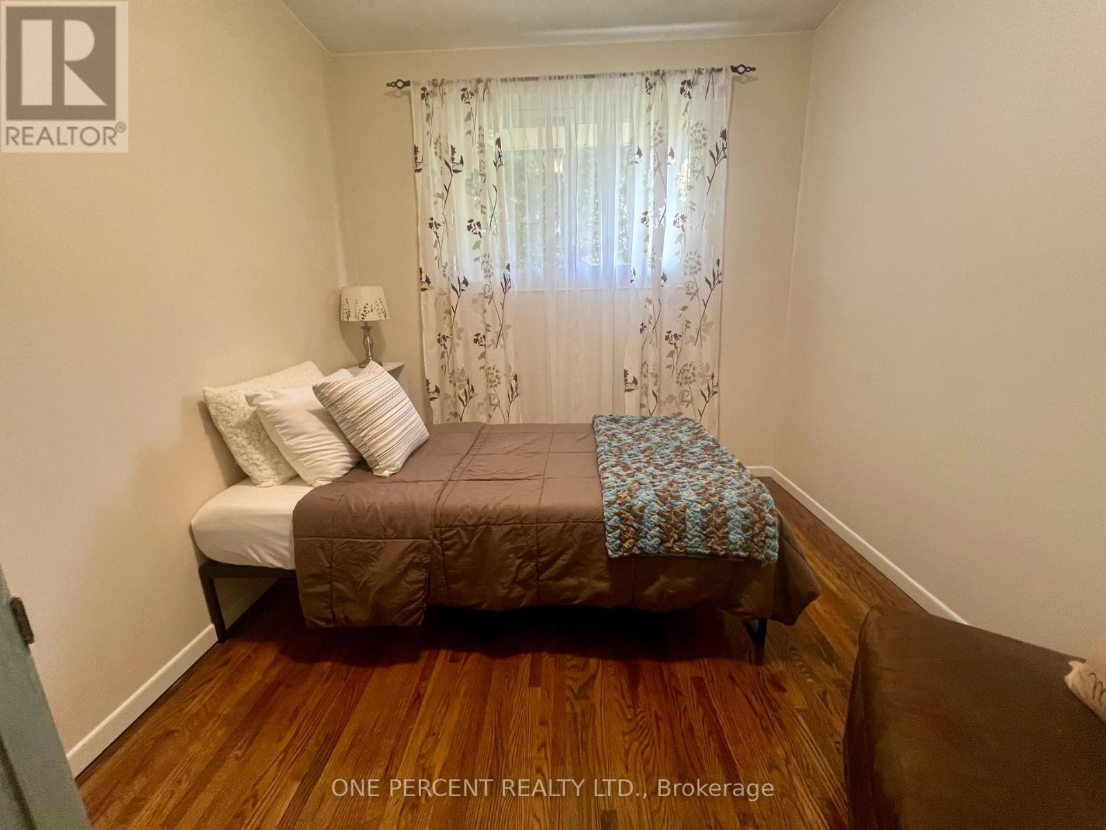 42 Seymour Avenue, St. Catharines (Secord Woods), Ontario  L2P 1A7 - Photo 13 - X12421067