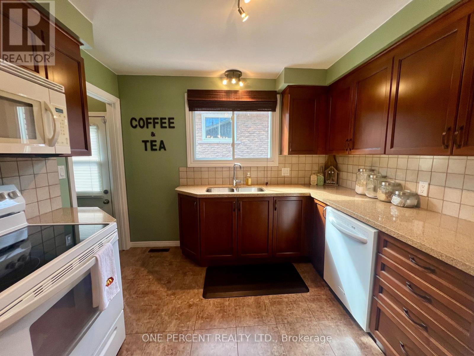 42 Seymour Avenue, St. Catharines (Secord Woods), Ontario  L2P 1A7 - Photo 3 - X12421067