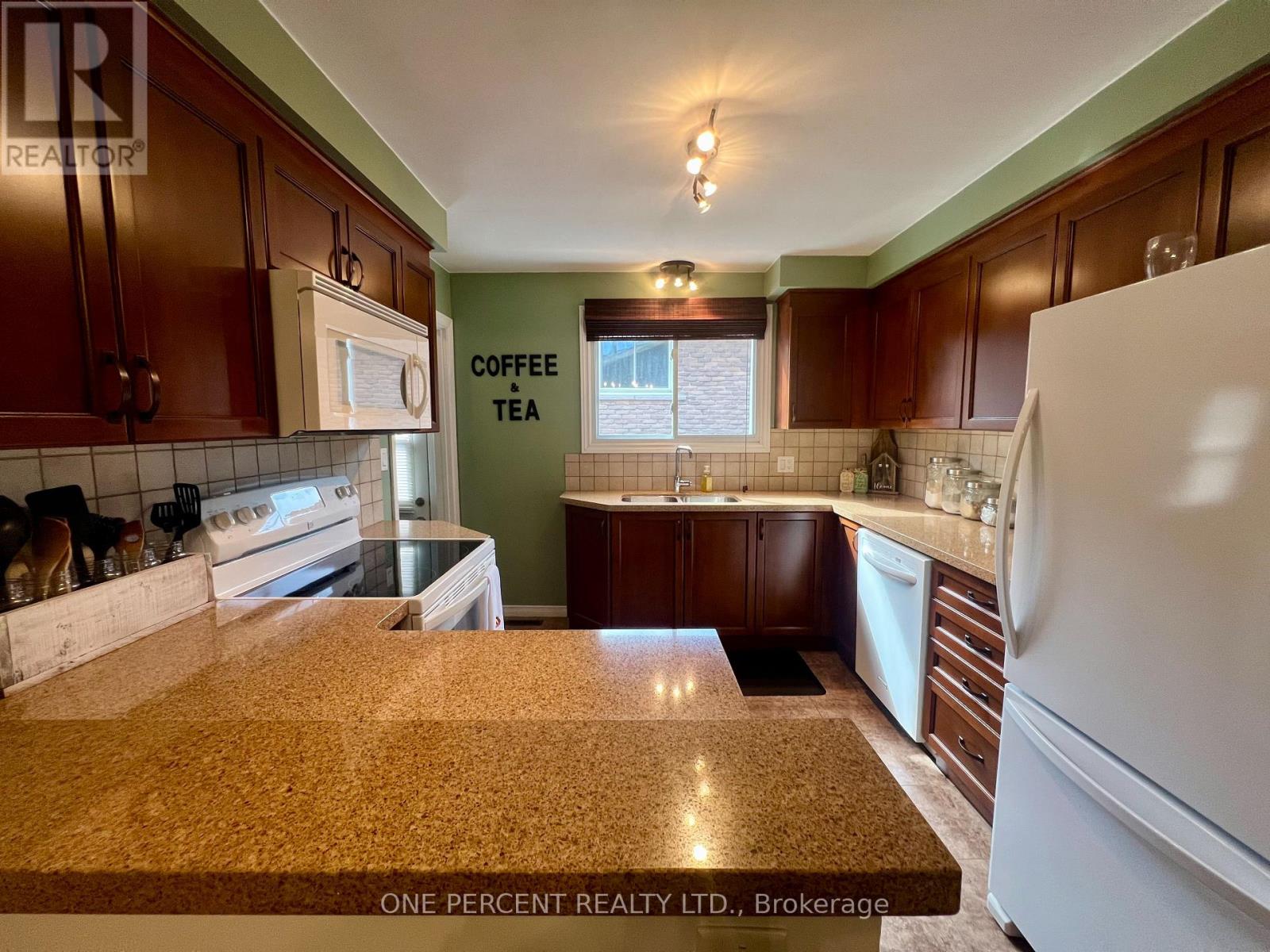42 Seymour Avenue, St. Catharines (Secord Woods), Ontario  L2P 1A7 - Photo 4 - X12421067