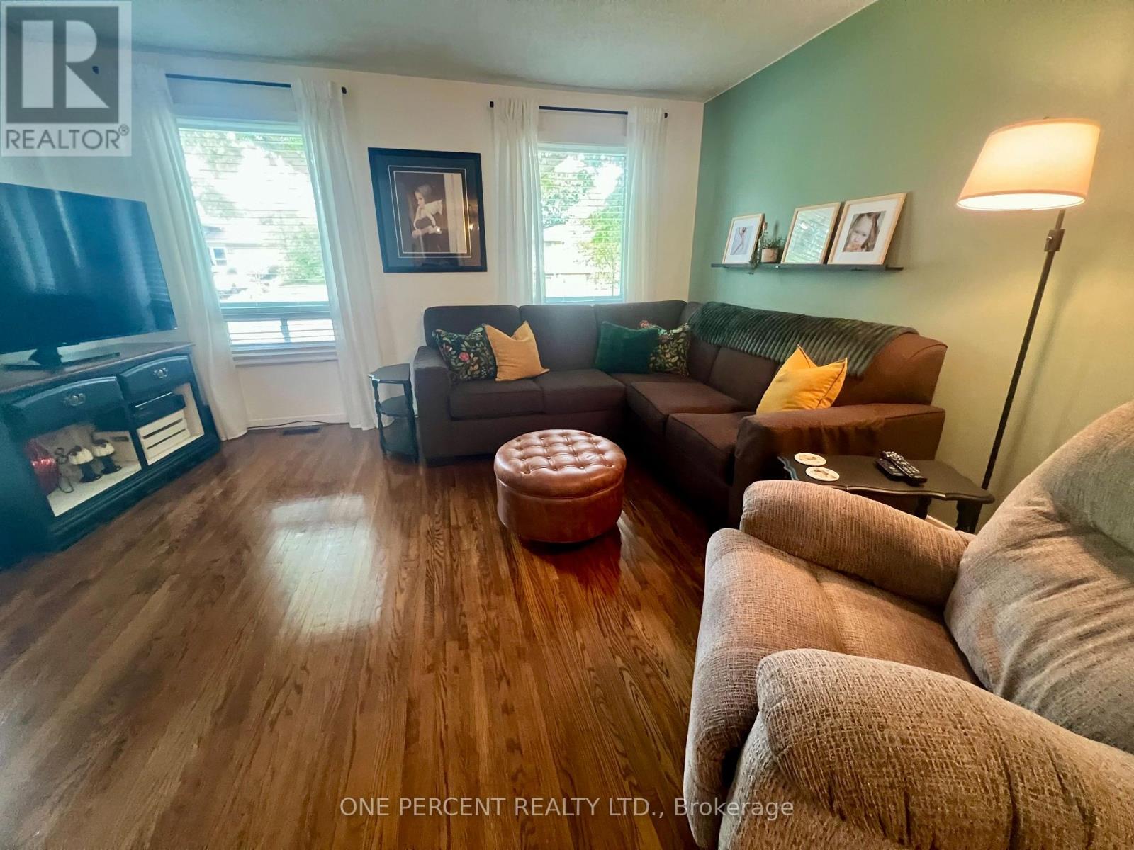 42 Seymour Avenue, St. Catharines (Secord Woods), Ontario  L2P 1A7 - Photo 5 - X12421067