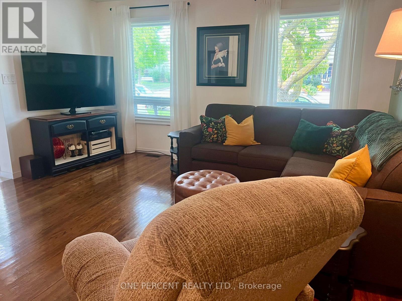 42 Seymour Avenue, St. Catharines (Secord Woods), Ontario  L2P 1A7 - Photo 6 - X12421067