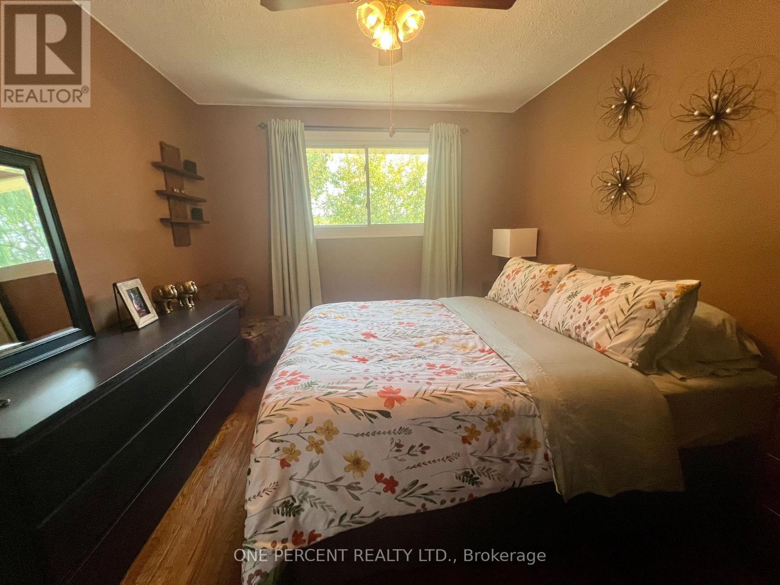 42 Seymour Avenue, St. Catharines (Secord Woods), Ontario  L2P 1A7 - Photo 9 - X12421067