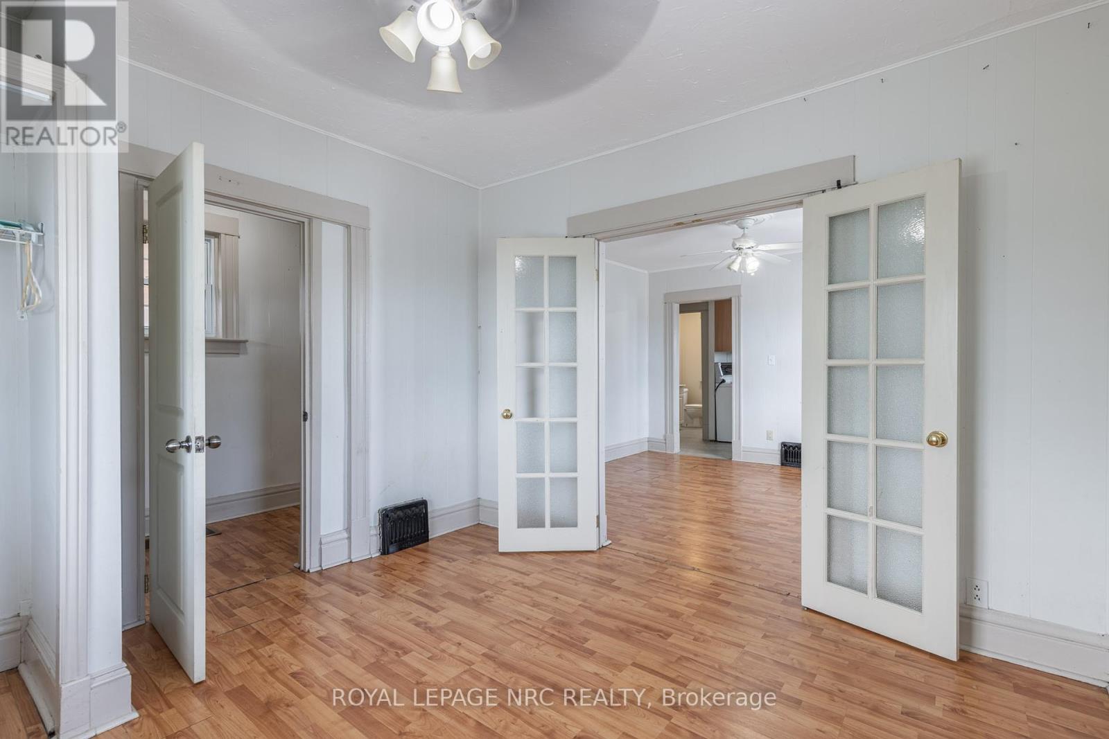 44 Carlisle Street, St. Catharines, Ontario  L2R 4H4 - Photo 17 - X12421071