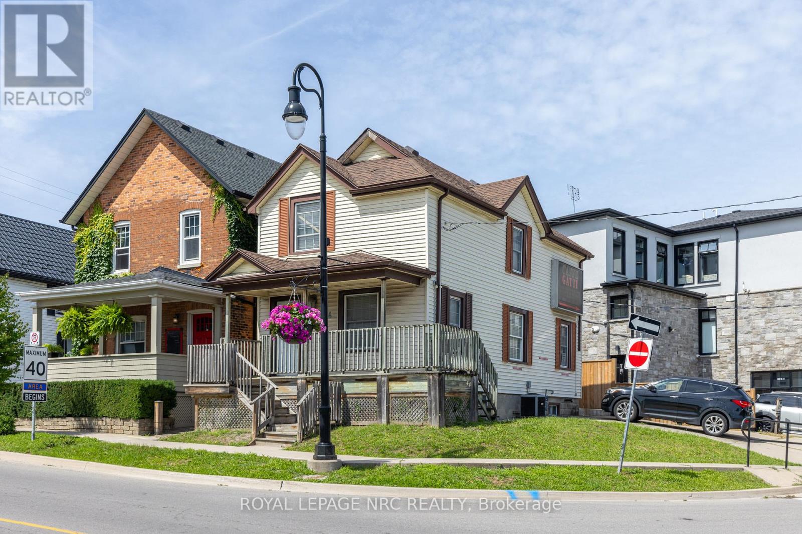 44 Carlisle Street, St. Catharines, Ontario  L2R 4H4 - Photo 2 - X12421071