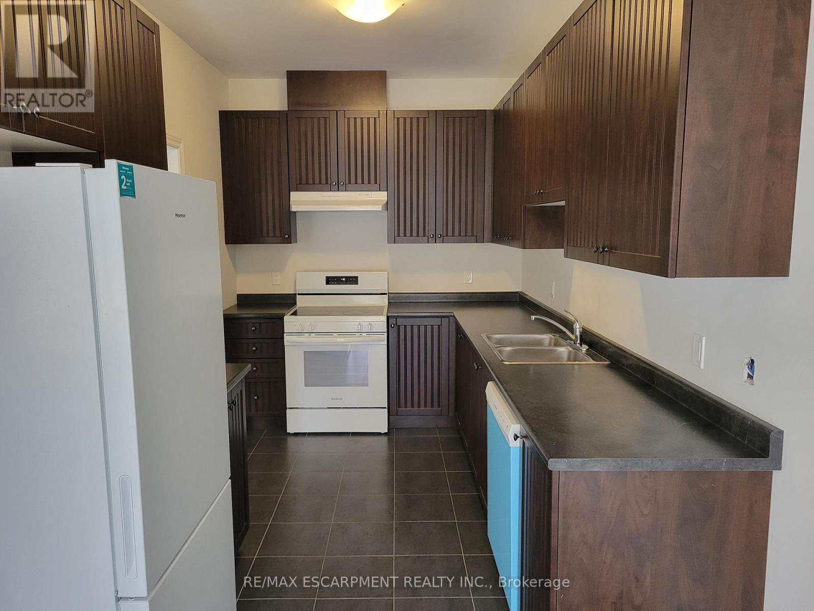 121 Baker Street N, Thorold, Ontario  L2V 0N1 - Photo 11 - X12421098