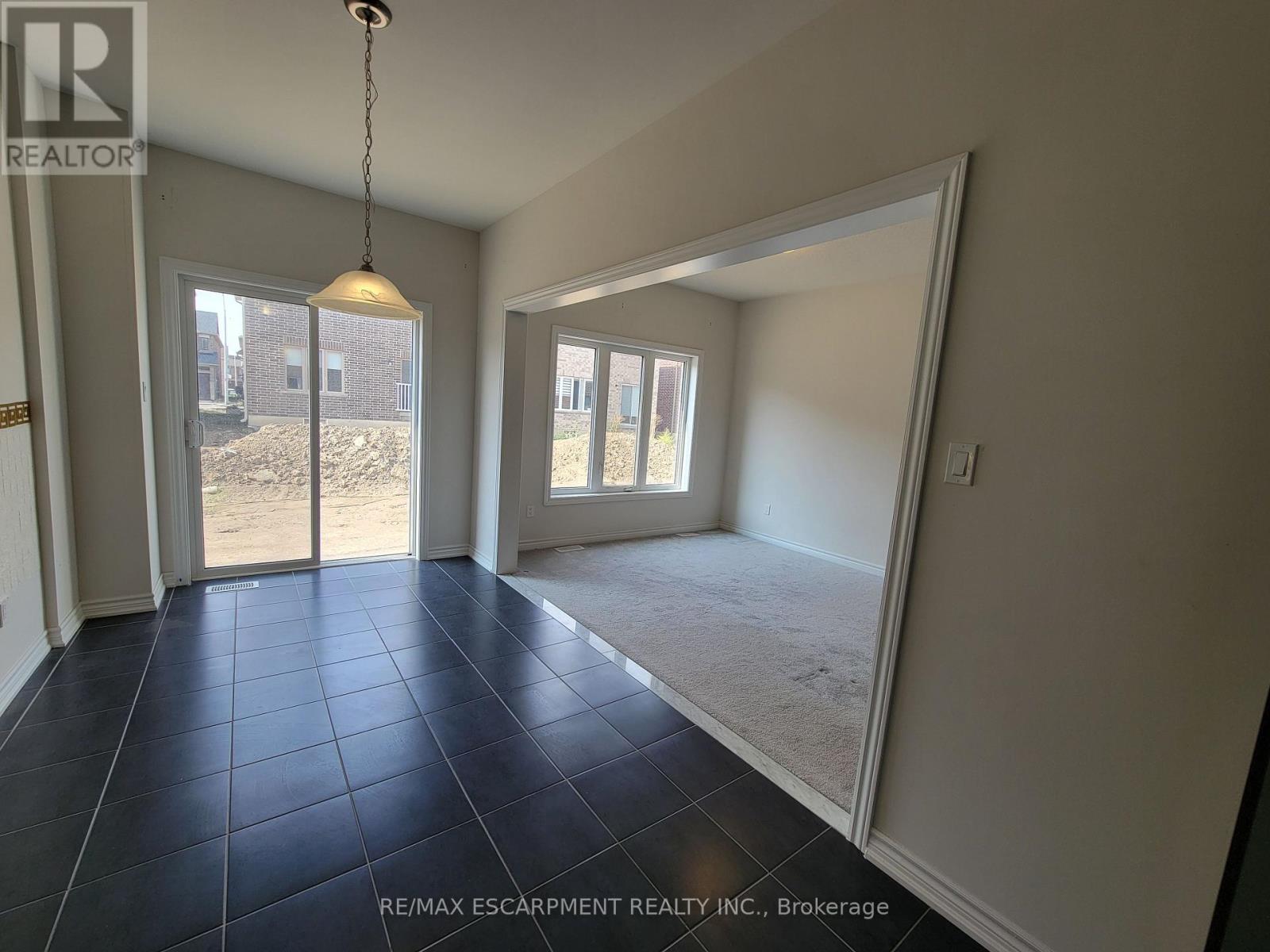 121 Baker Street N, Thorold, Ontario  L2V 0N1 - Photo 13 - X12421098