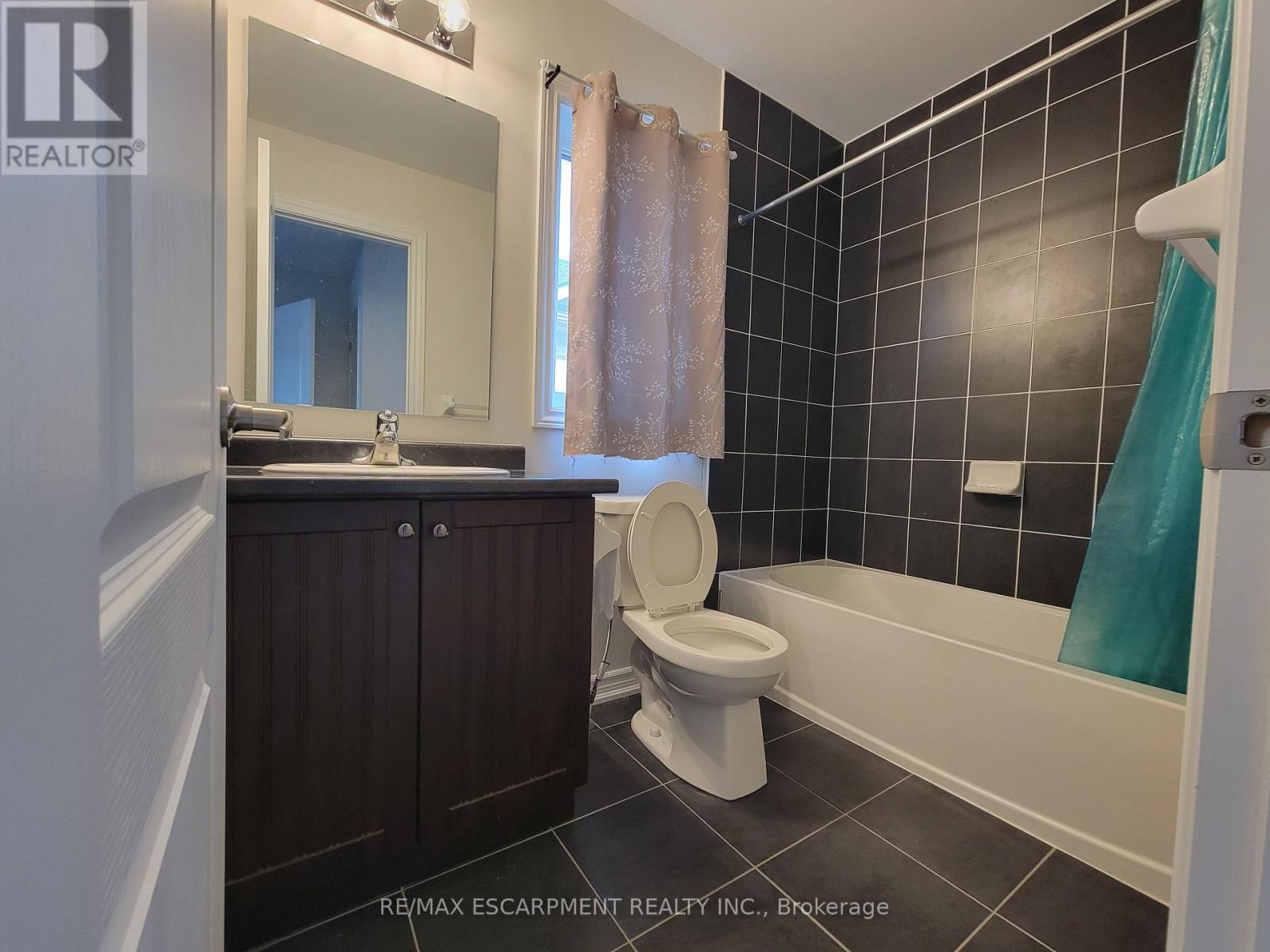 121 Baker Street N, Thorold, Ontario  L2V 0N1 - Photo 21 - X12421098