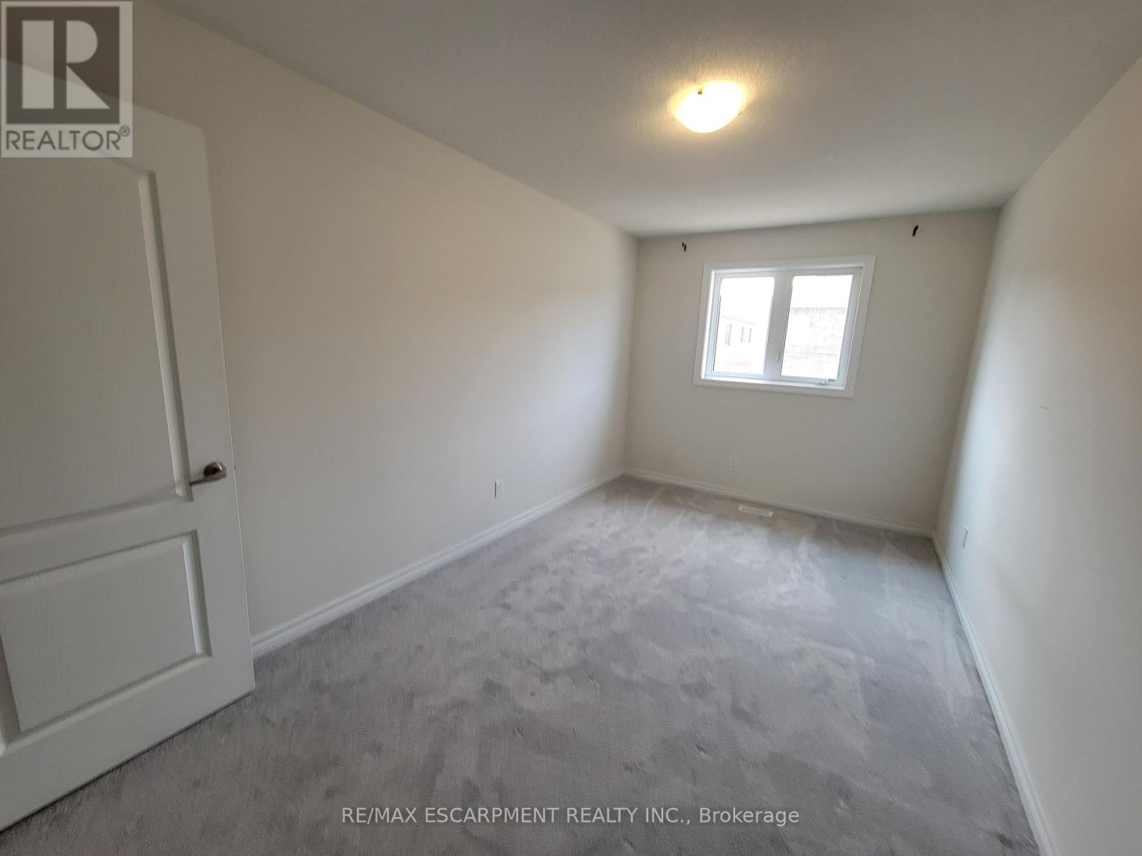121 Baker Street N, Thorold, Ontario  L2V 0N1 - Photo 22 - X12421098
