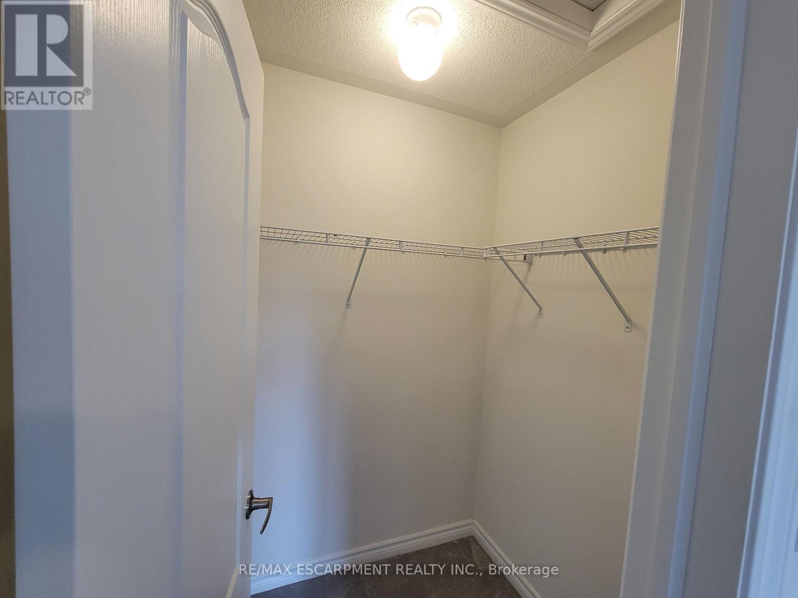 121 Baker Street N, Thorold, Ontario  L2V 0N1 - Photo 23 - X12421098