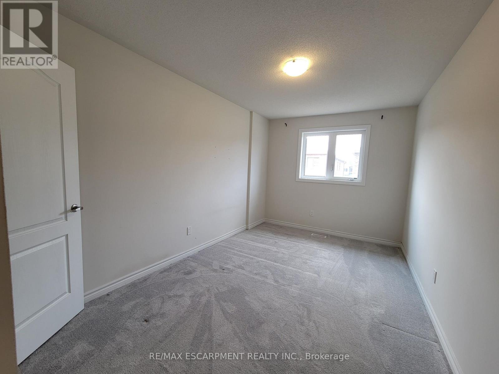 121 Baker Street N, Thorold, Ontario  L2V 0N1 - Photo 24 - X12421098