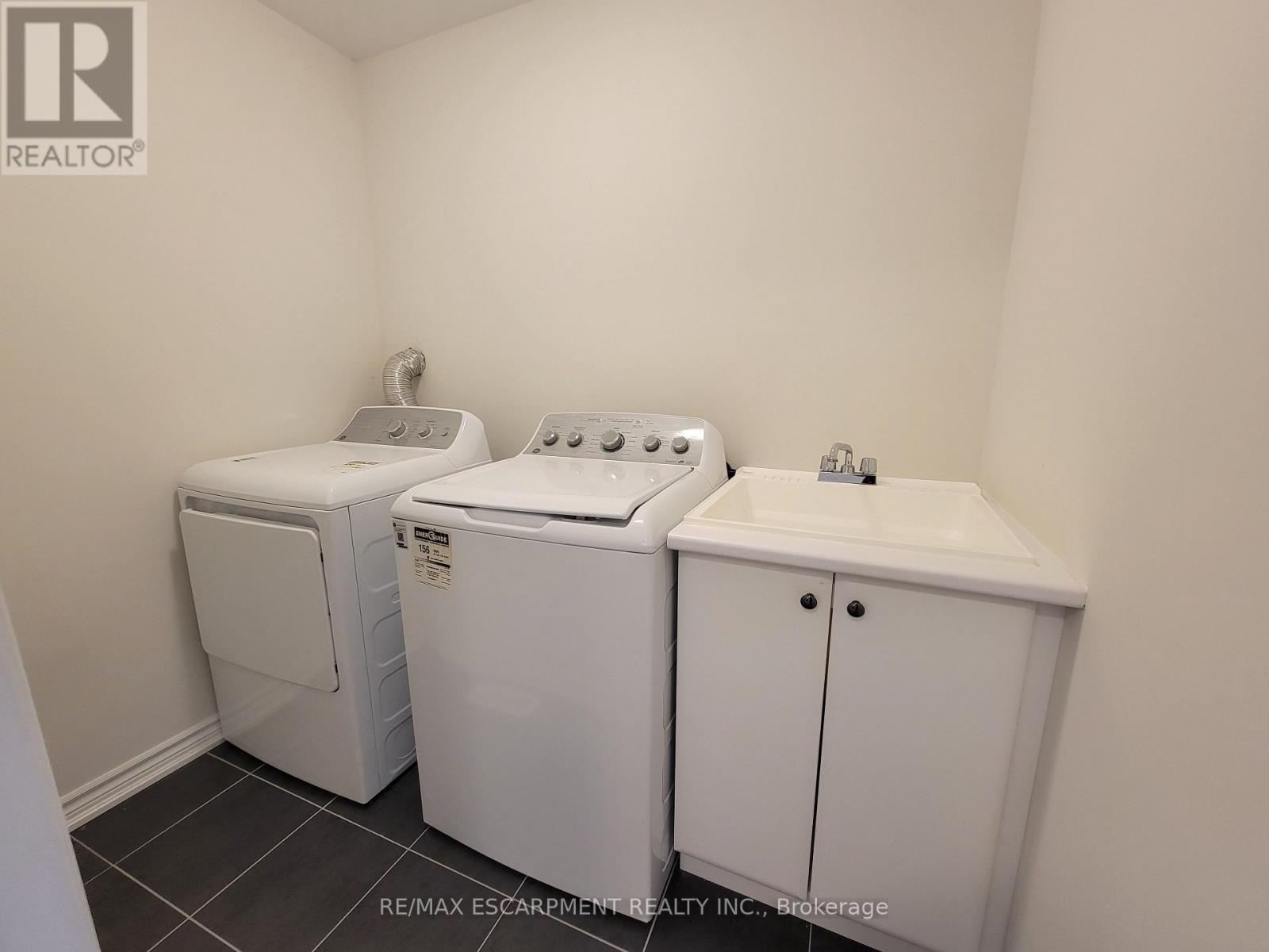 121 Baker Street N, Thorold, Ontario  L2V 0N1 - Photo 25 - X12421098
