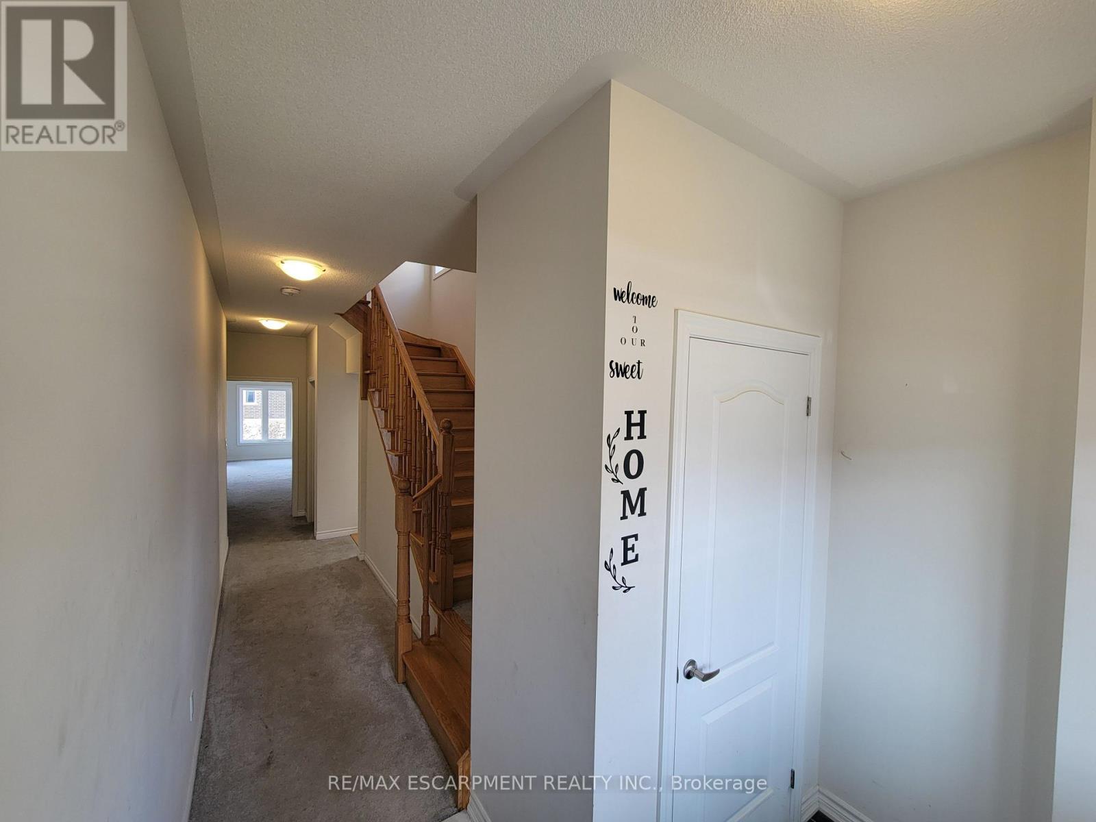 121 Baker Street N, Thorold, Ontario  L2V 0N1 - Photo 5 - X12421098