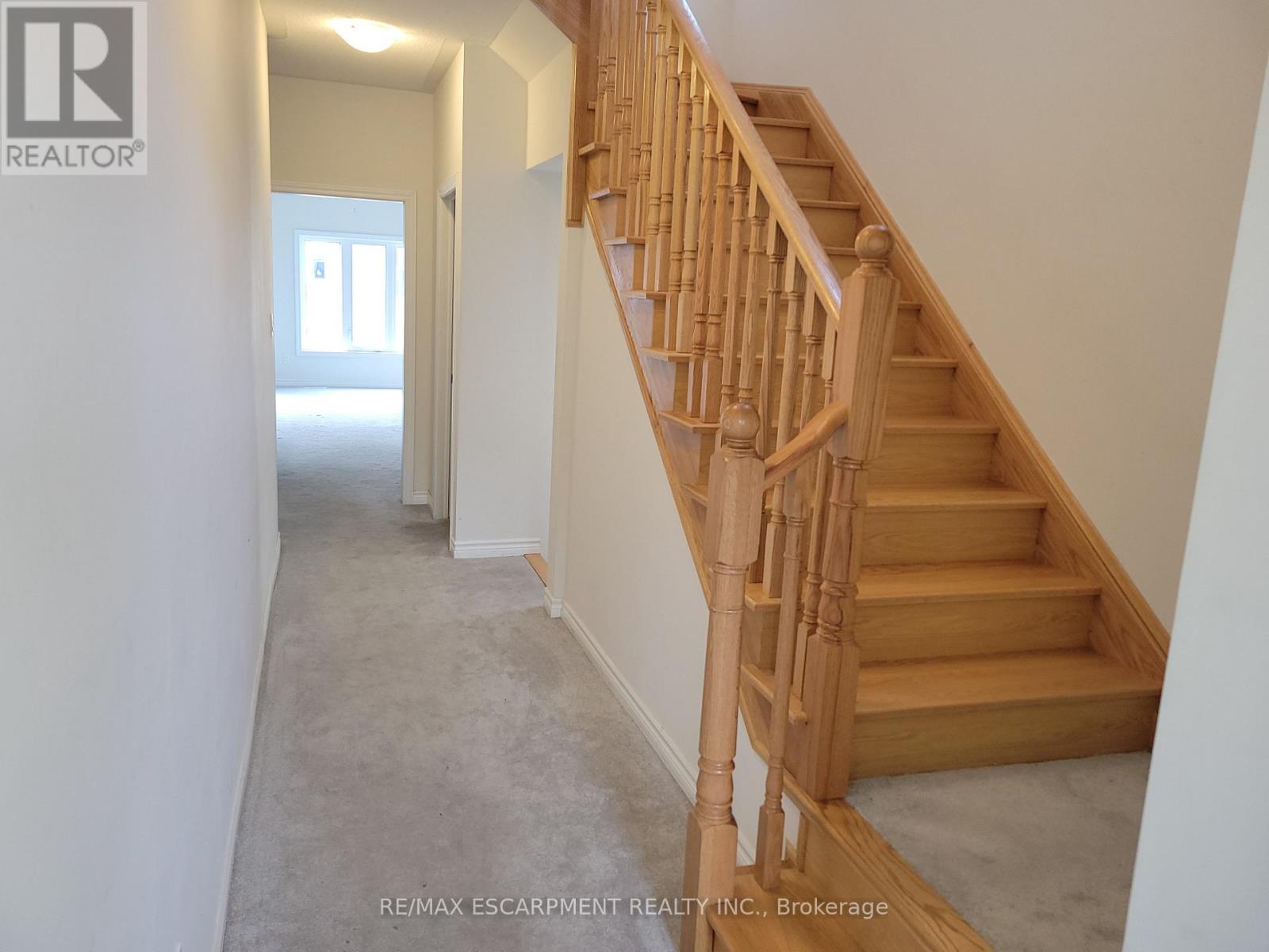 121 Baker Street N, Thorold, Ontario  L2V 0N1 - Photo 6 - X12421098
