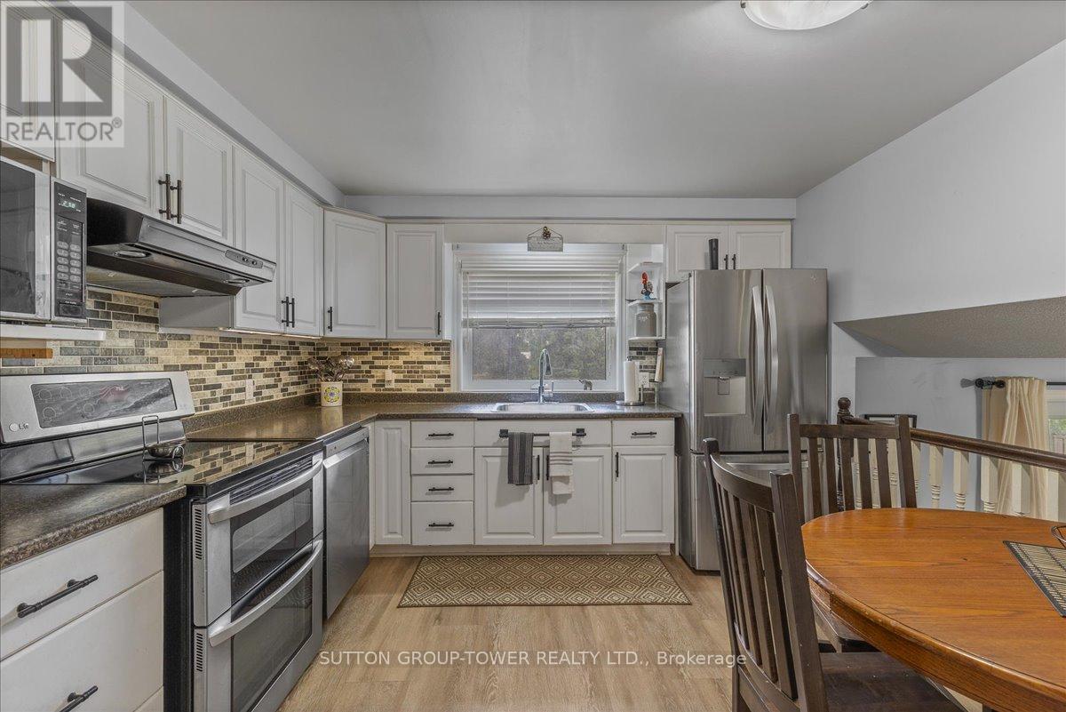 25 Bute Street, North Dumfries, Ontario  N0B 1E0 - Photo 10 - X12421118