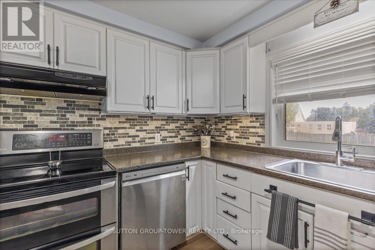 25 Bute Street, North Dumfries, Ontario  N0B 1E0 - Photo 11 - X12421118