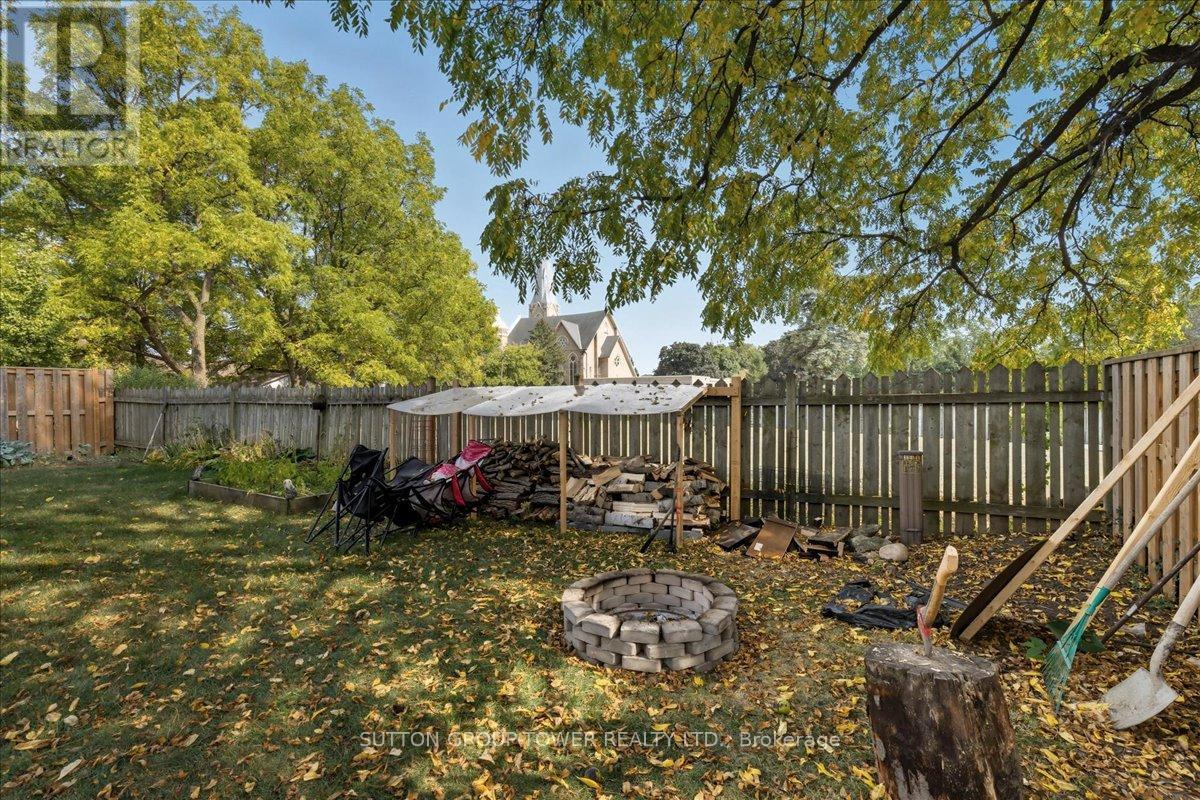 25 Bute Street, North Dumfries, Ontario  N0B 1E0 - Photo 30 - X12421118