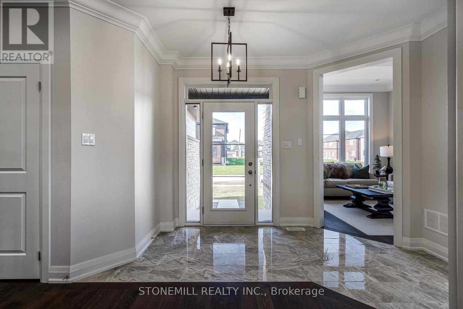 156 Shoreview Drive, Welland, Ontario  L3B 0H3 - Photo 2 - X12421143