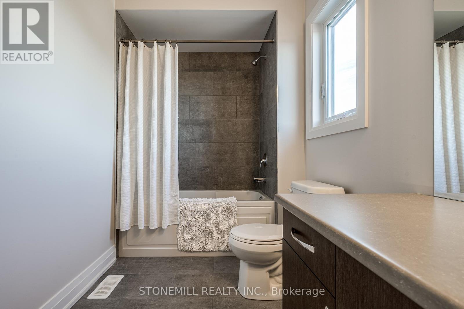 156 Shoreview Drive, Welland, Ontario  L3B 0H3 - Photo 28 - X12421143