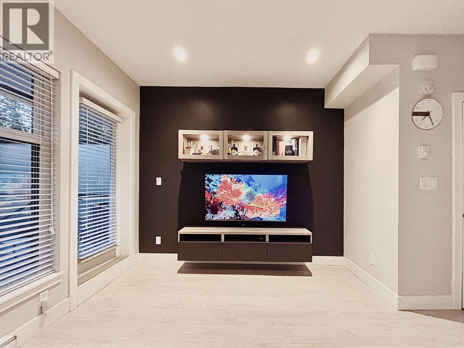 7 5122 Canada Way, Burnaby, British Columbia  V5E 0C3 - Photo 2 - R3049911