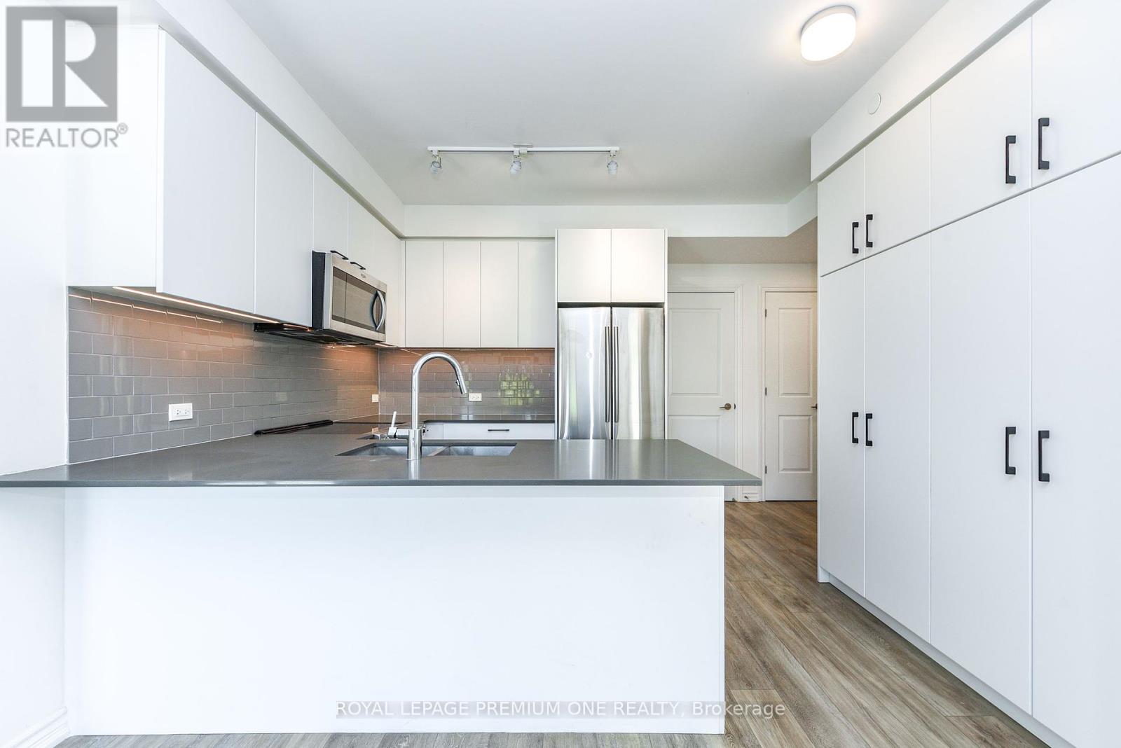 205 - 571 Prince Edward Drive N, Toronto, Ontario  M8X 0A1 - Photo 31 - W12410876