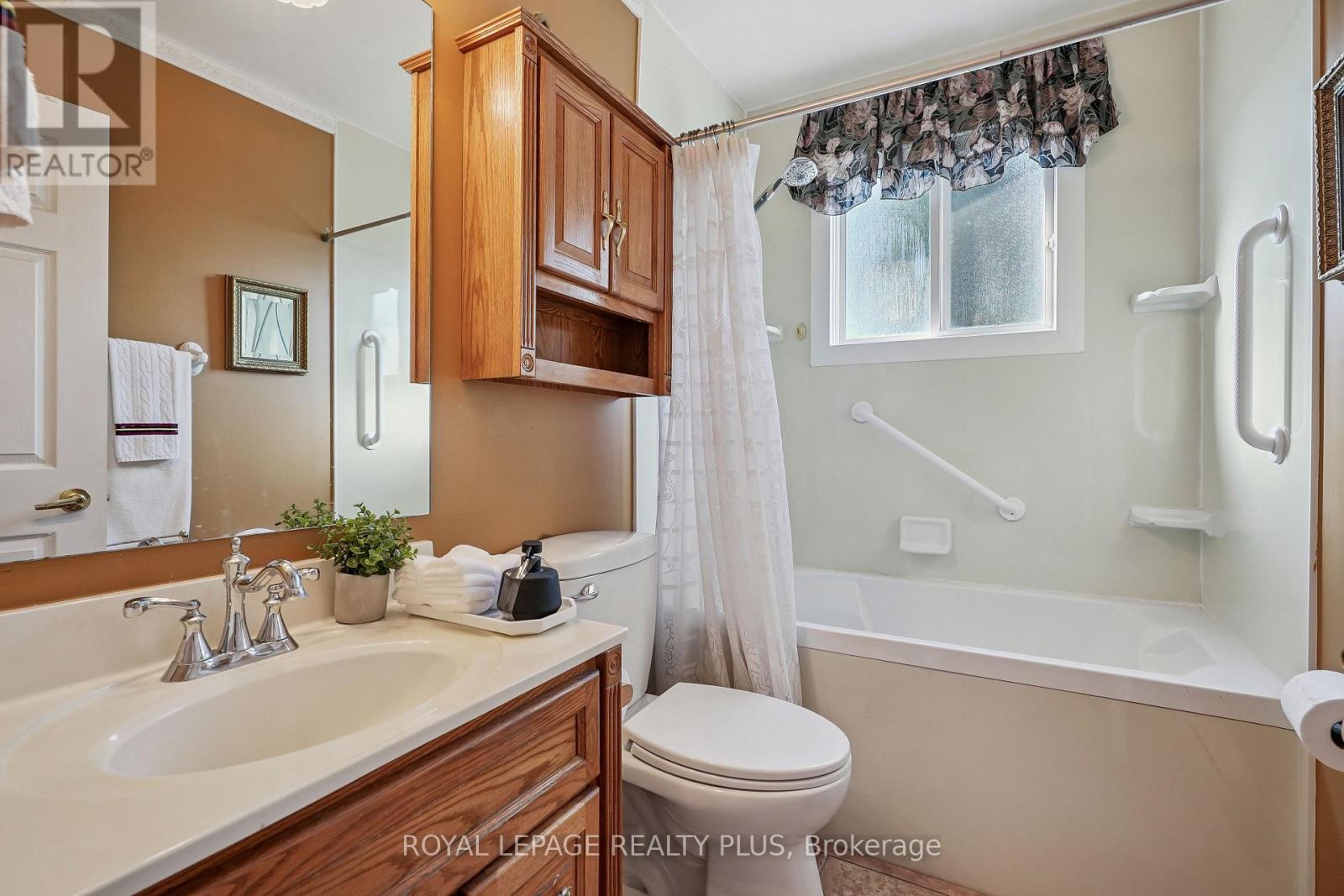 2335 Wyandotte Drive, Oakville, Ontario  L6L 2T4 - Photo 32 - W12412960