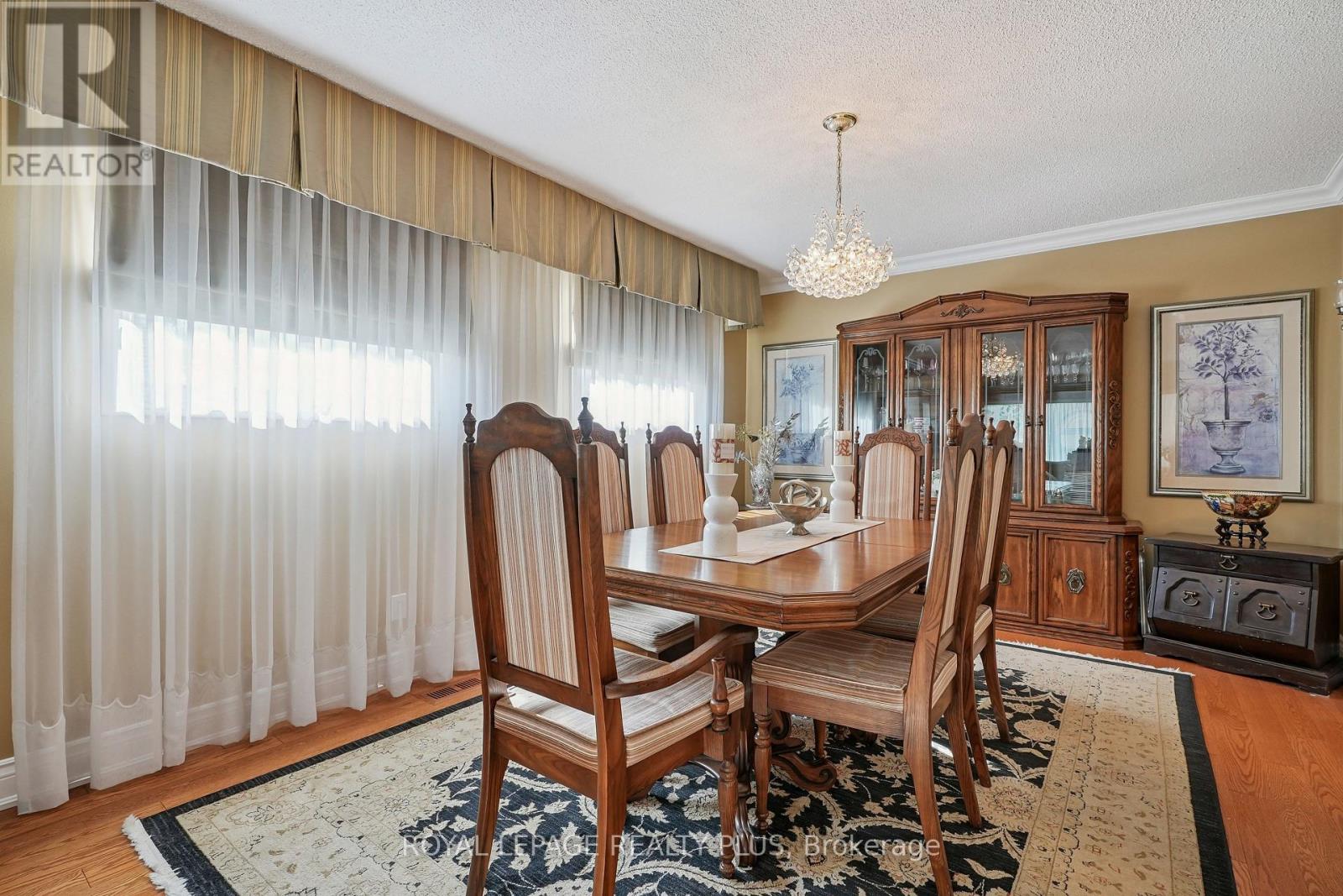2335 Wyandotte Drive, Oakville, Ontario  L6L 2T4 - Photo 10 - W12412960