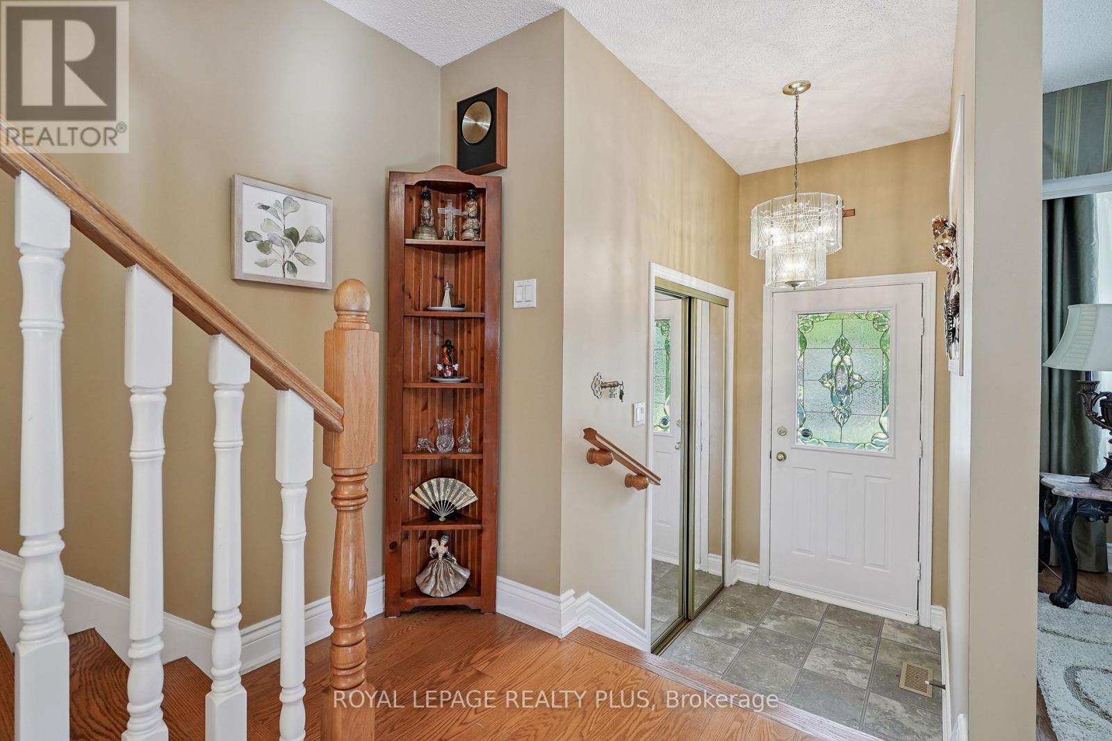 2335 Wyandotte Drive, Oakville, Ontario  L6L 2T4 - Photo 7 - W12412960