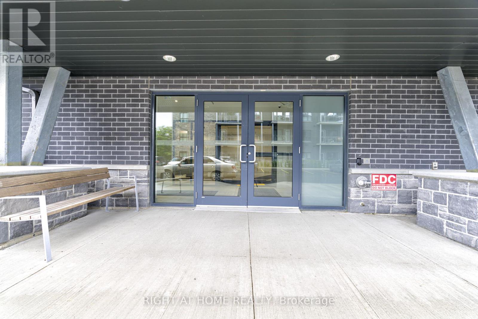 304 - 1201 Lackner Place, Kitchener, Ontario  N2A 0L4 - Photo 3 - X12419249