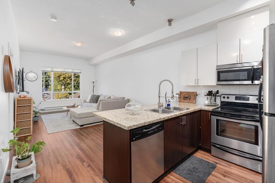 403 14960 102a Avenue, Surrey, British Columbia  V3R 6A3 - Photo 4 - R3048069