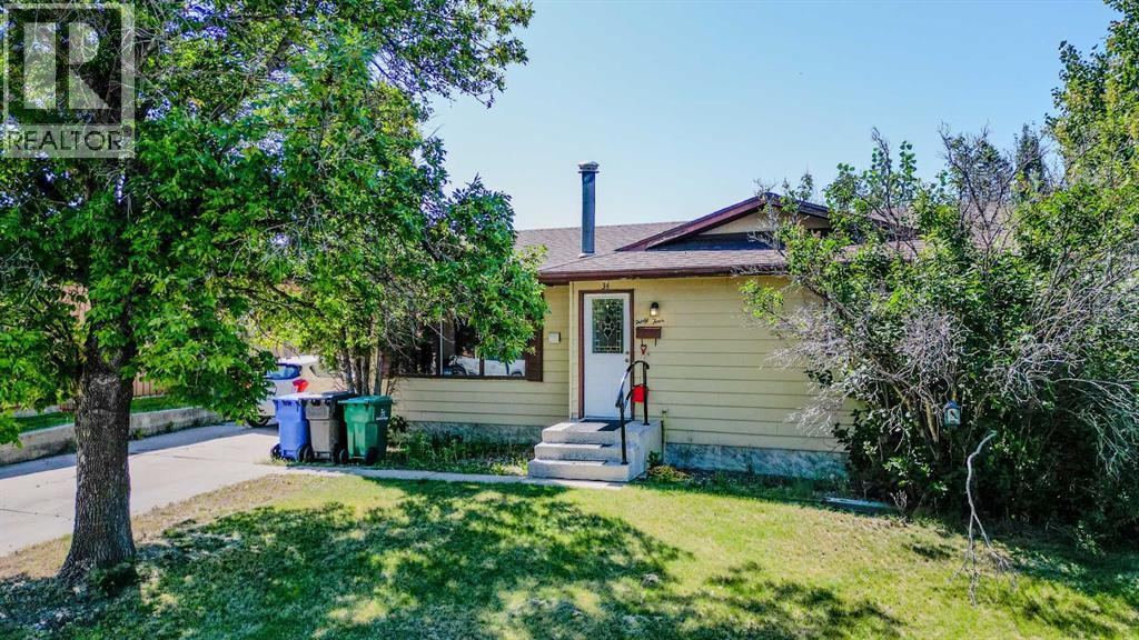 Property at 34 Pensacola Court W image 1