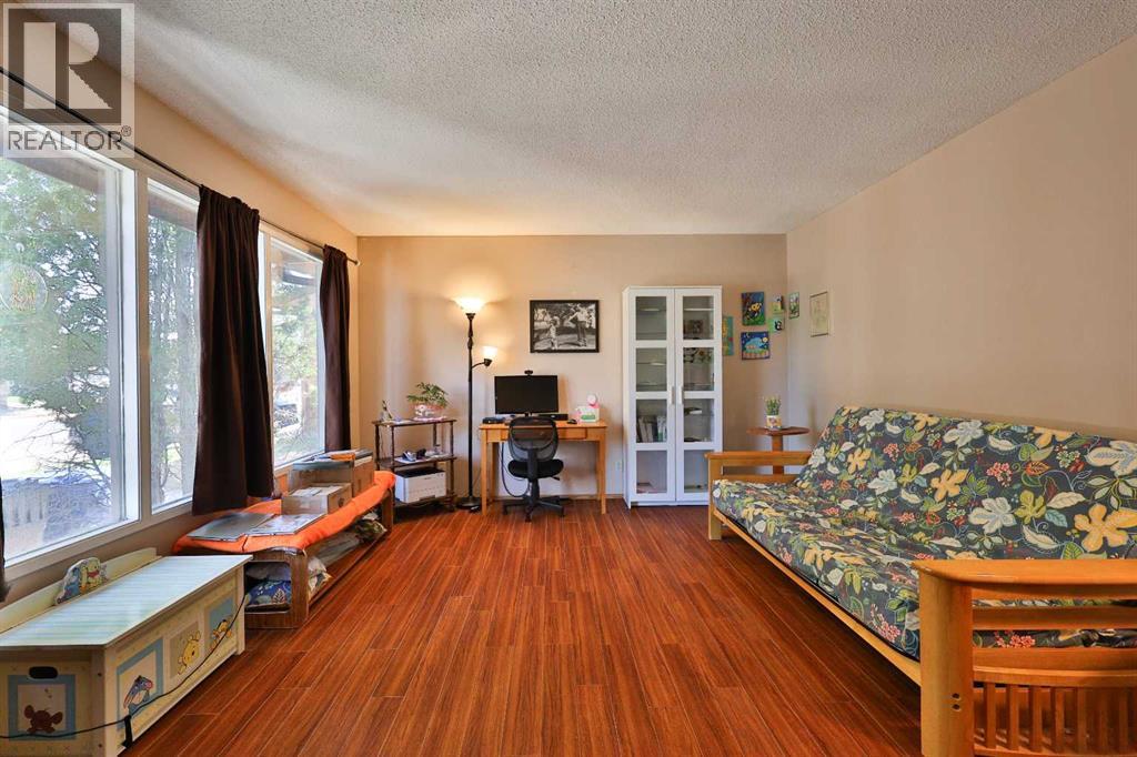 Property at 34 Pensacola Court W image 4