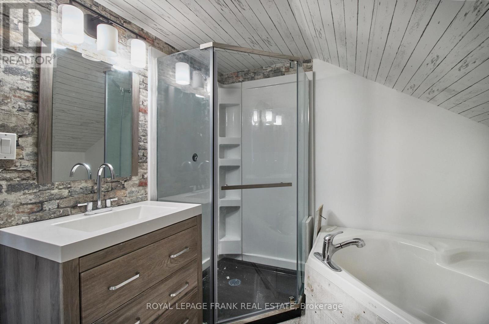2009 Maple Grove Road, Clarington, Ontario  L1C 6M9 - Photo 13 - E12421287