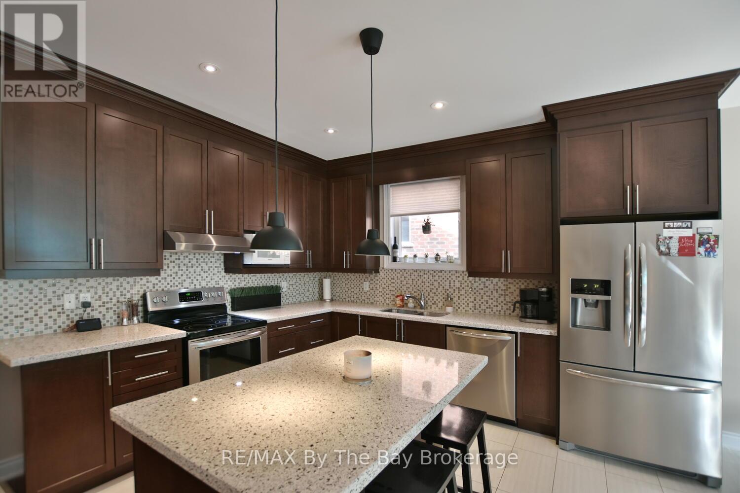 71 48th Street S, Wasaga Beach, Ontario  L9Z 2Z8 - Photo 16 - S12416827