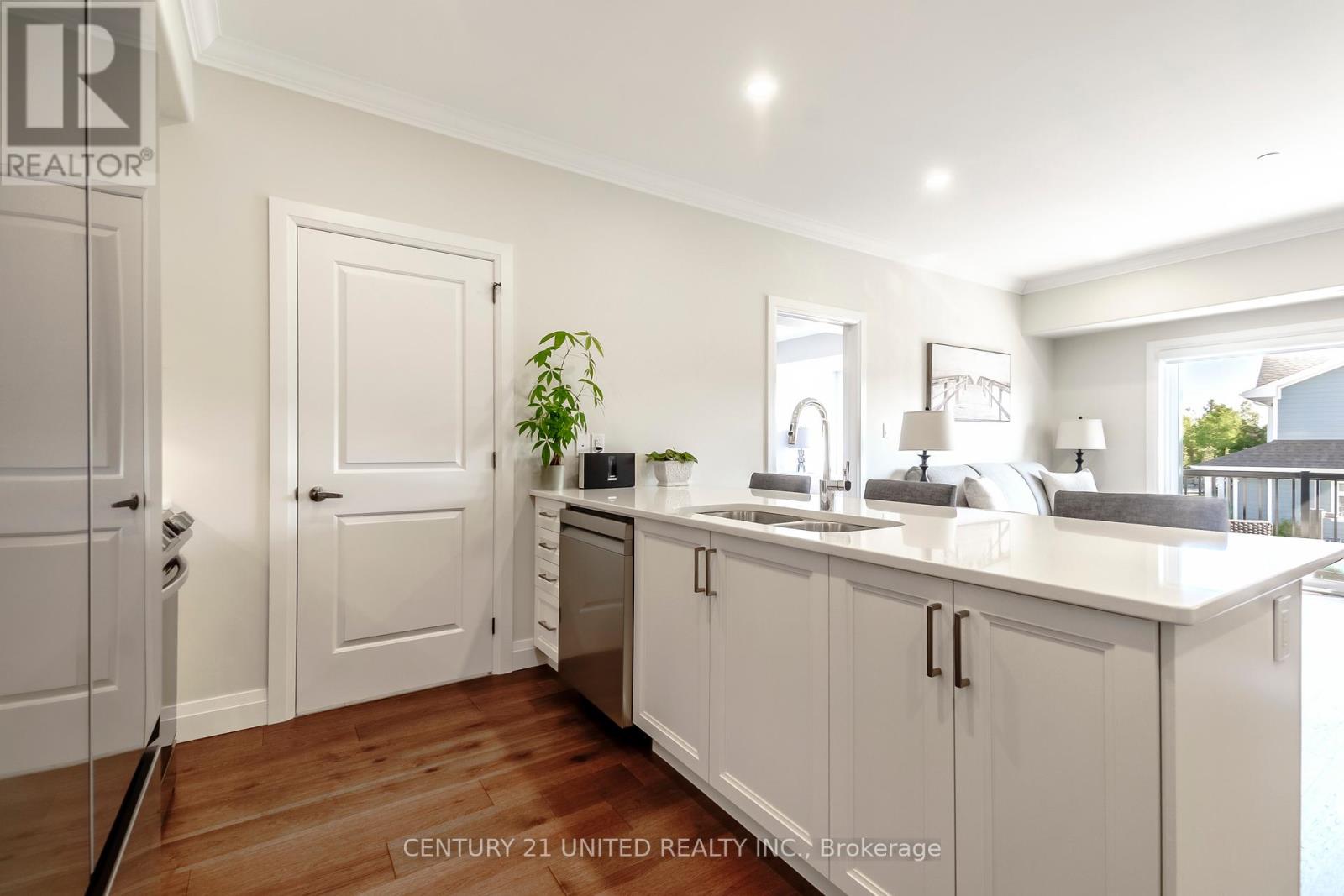 202 - 19 Hampton Lane, Selwyn, Ontario  K0L 2H0 - Photo 7 - X12421366