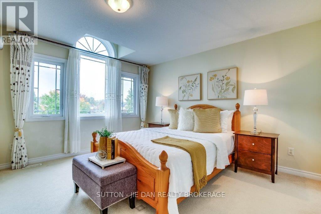 1061 Crosscreek Crescent, London East, Ontario  N5Y 6K9 - Photo 11 - X12421322