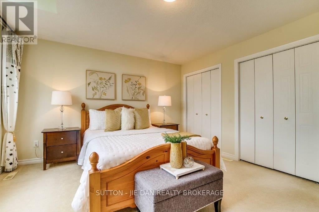 1061 Crosscreek Crescent, London East, Ontario  N5Y 6K9 - Photo 12 - X12421322