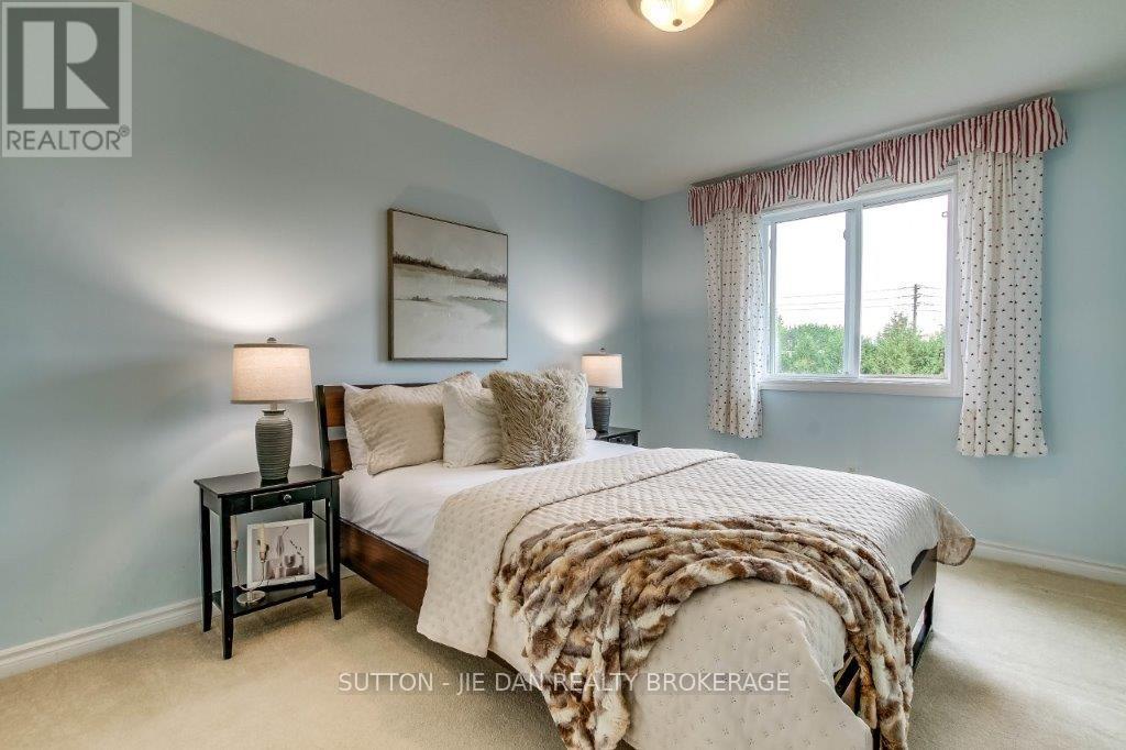 1061 Crosscreek Crescent, London East, Ontario  N5Y 6K9 - Photo 14 - X12421322