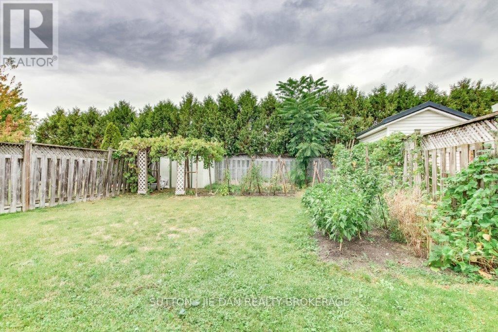 1061 Crosscreek Crescent, London East, Ontario  N5Y 6K9 - Photo 22 - X12421322