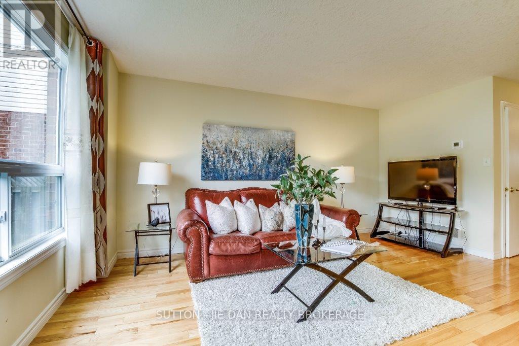 1061 Crosscreek Crescent, London East, Ontario  N5Y 6K9 - Photo 3 - X12421322