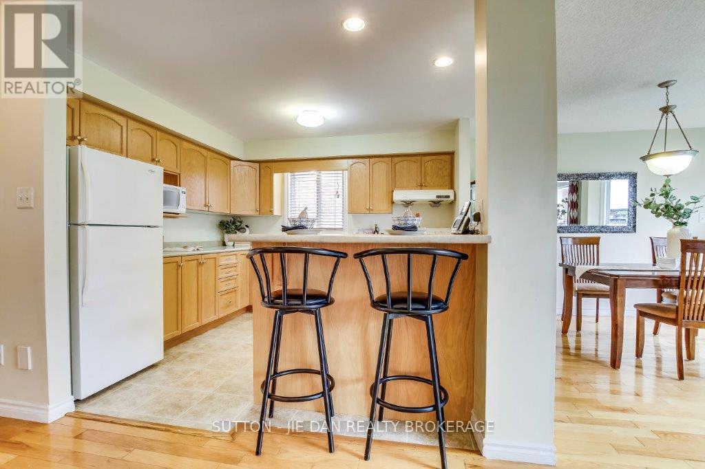 1061 Crosscreek Crescent, London East, Ontario  N5Y 6K9 - Photo 7 - X12421322