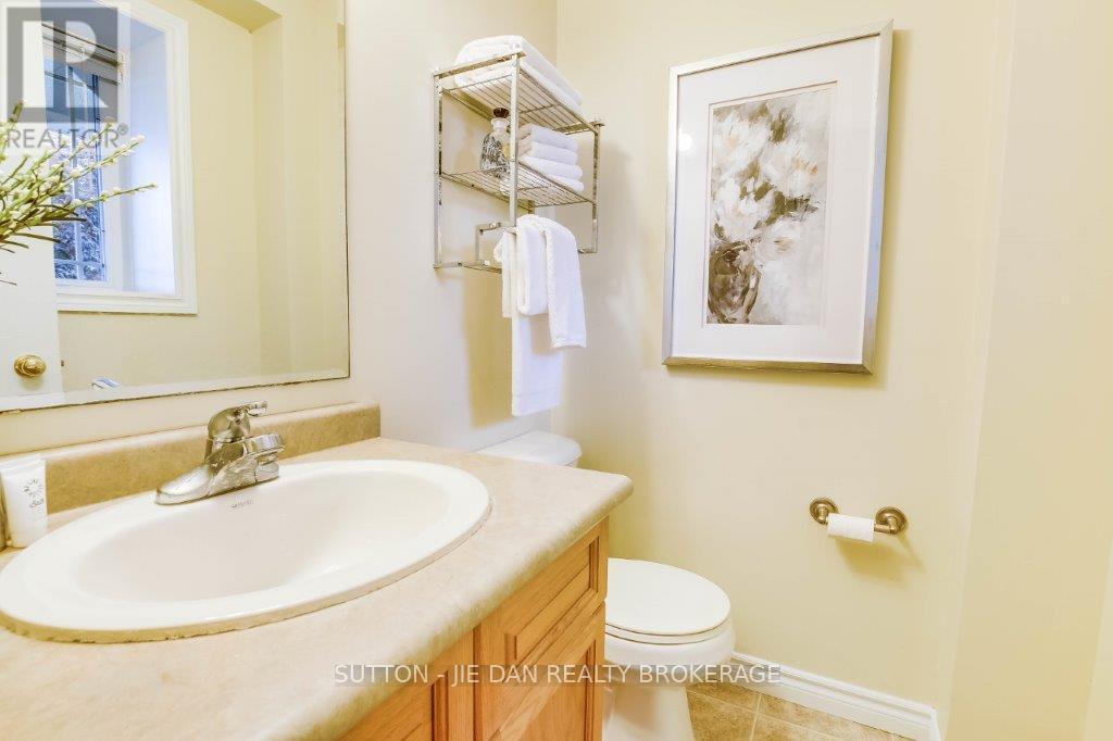 1061 Crosscreek Crescent, London East, Ontario  N5Y 6K9 - Photo 8 - X12421322